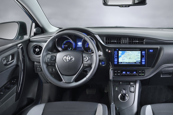 Toyota Auris, actualización previo a Ginebra 2015 interior