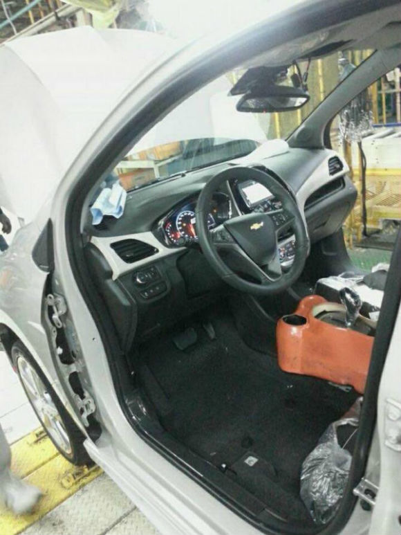 Chevrolet Spark 2016, interior filtrado