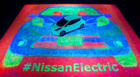 Nissan Leaf brilla en la oscuridad