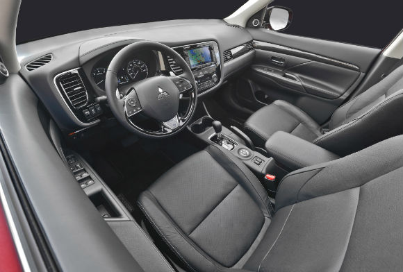 Mitsubishi Outlander presentación oficial en Nueva York interior-delantero