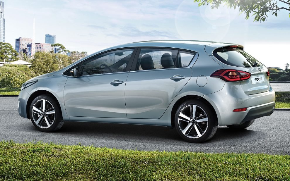 Kia Forte Hatchback 2017 en México color plata