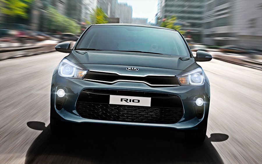 Kia Rio 2018 hatchback en México nuevo frontal con luces LED y de halógeno