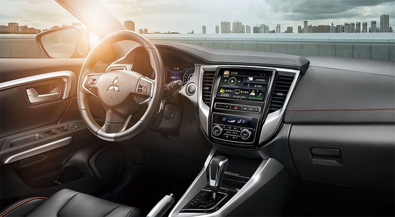 Mitsubishi Grand Lancer 2018 interiores pantalla touch bluetooth, USB, auxiliar y más