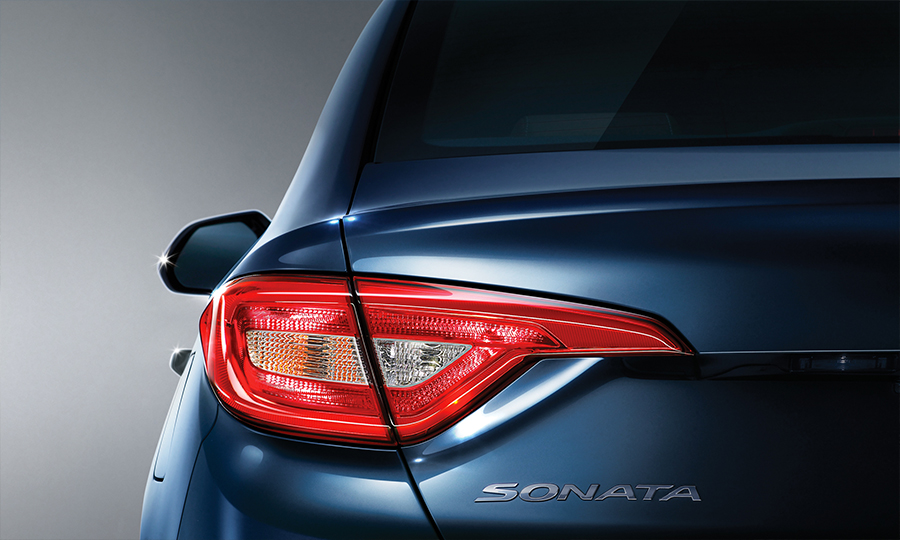 Hyundai Sonata 2017 en México calaveras y emblema