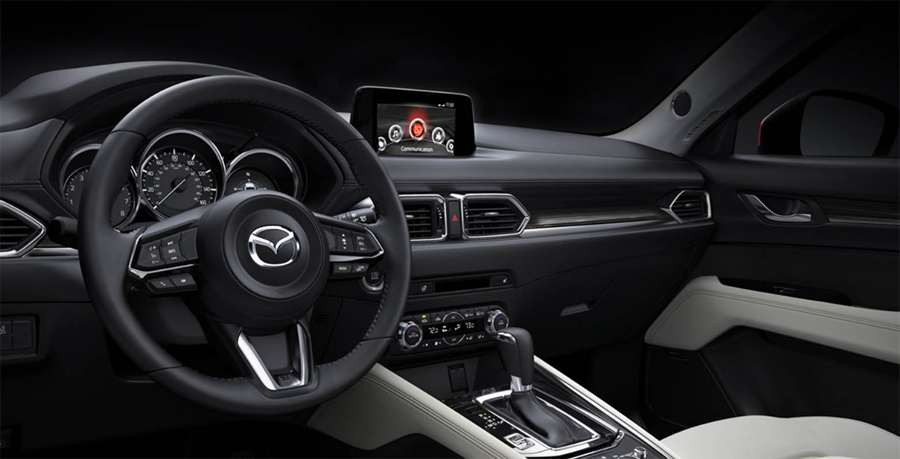 Mazda CX-5 2018  en México interior pantalla touch y asientos de piel