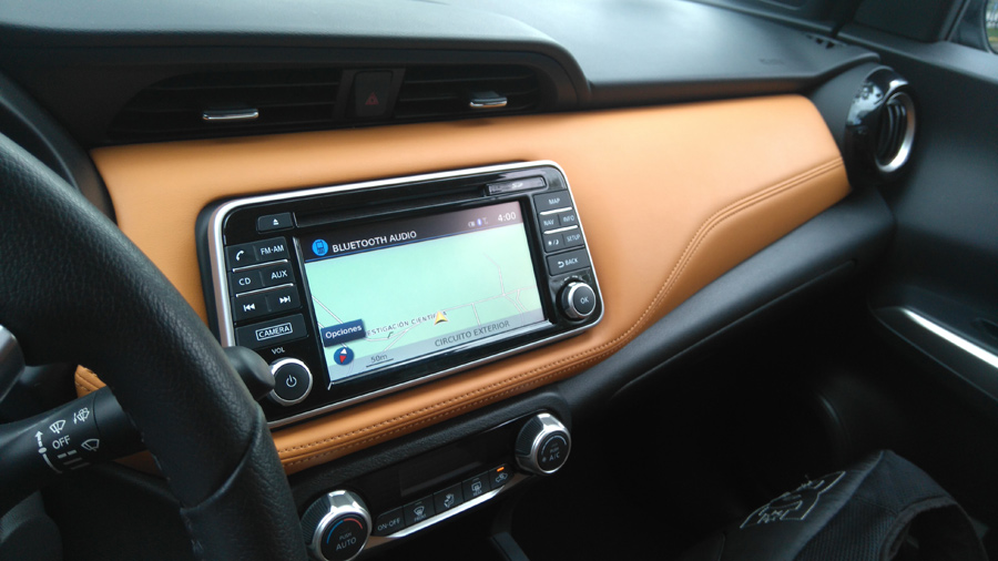 Prueba Nissan Kicks navegación con mapas en pantalla touch