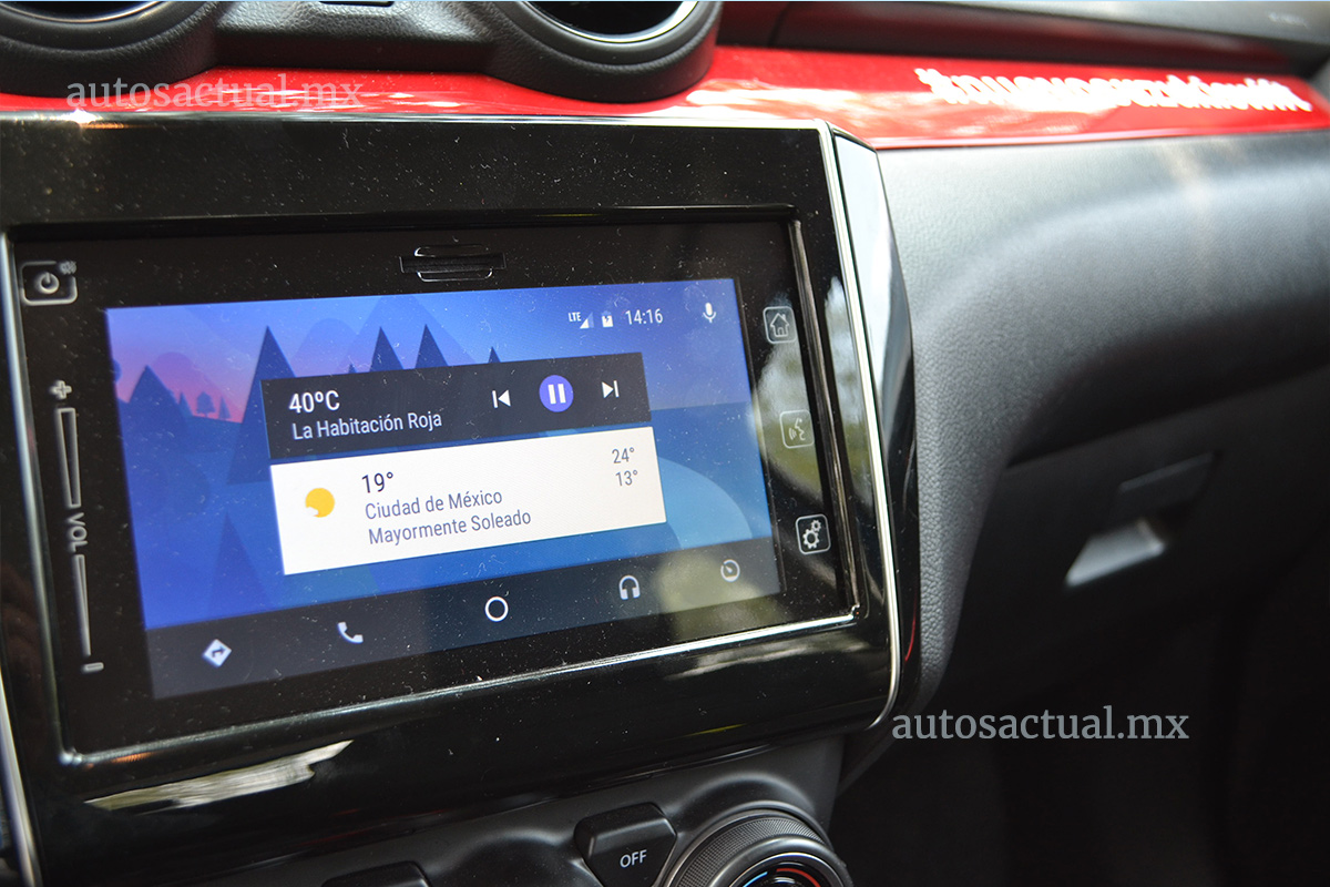 Suzuki Swift Boosterjet 2018 prueba en México pantalla touch con Android Auto y Apple CarPlay - pantalla principal
