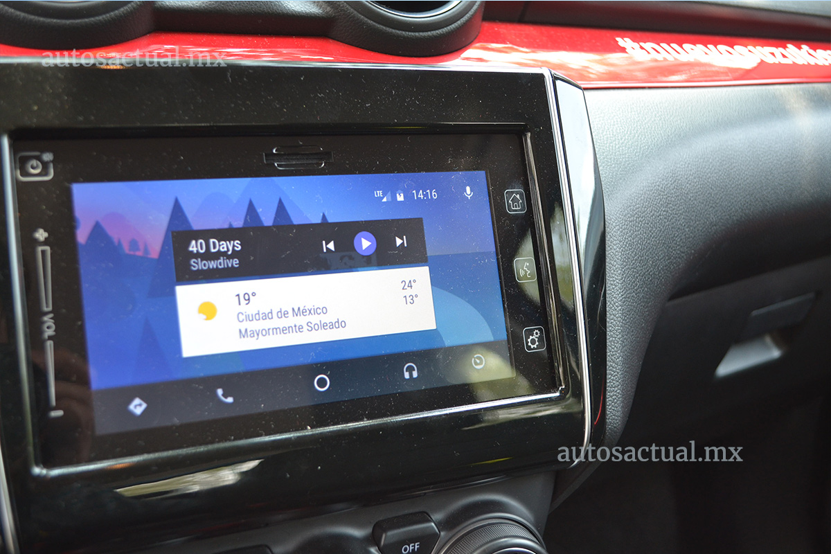 Suzuki Swift Boosterjet 2018 prueba en México pantalla touch con Android Auto y Apple CarPlay