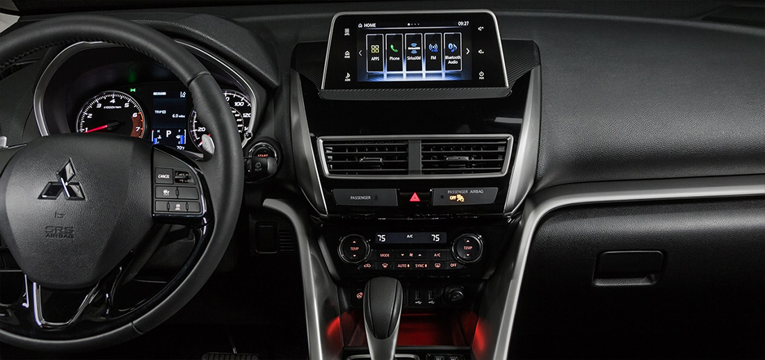 Mitsubishi Eclipse Cross 2018 en México - interior con pantalla touch y controles al volante