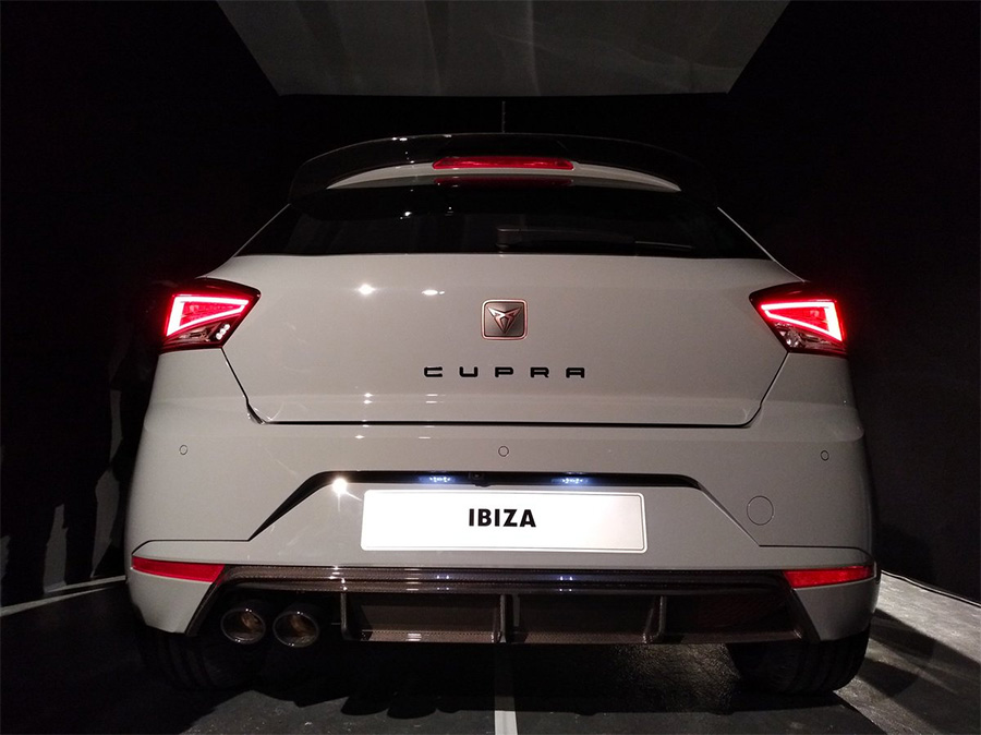 Cupra Ibiza color blanco posterior