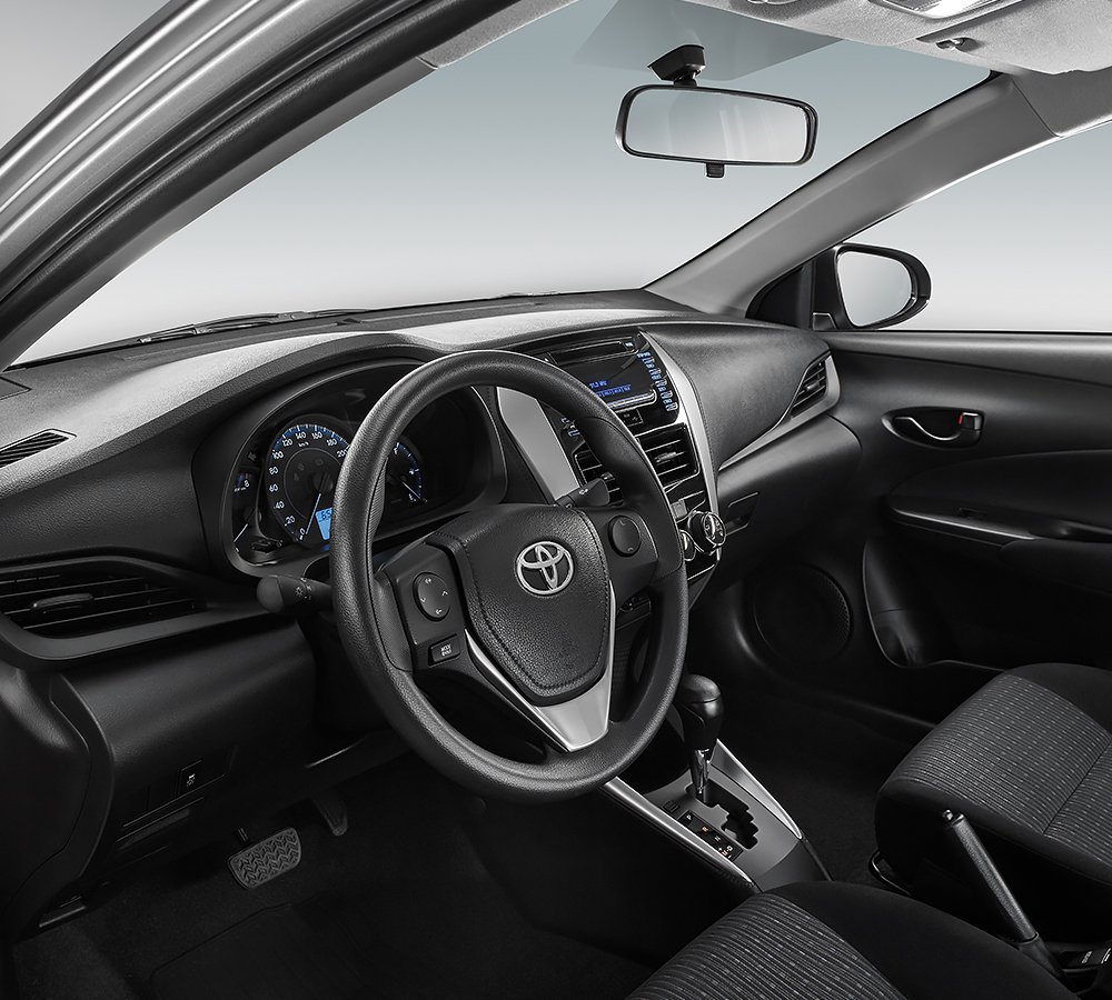 Toyota Yaris Sedán 2018 en México renovado - Interior volante con controles