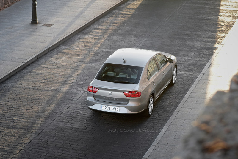 SEAT Toledo 2013 en México en la calle parte trasera