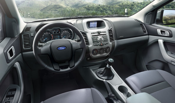 Ford Ranger 2013 renovada en México Interior consola pantalla a color