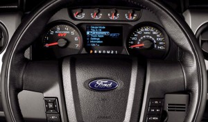 Ford Raptor SVT 2013 para México interior volante con controles tablero
