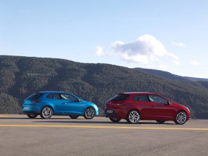 SEAT León Coupé 2014 color Rojo y Azul