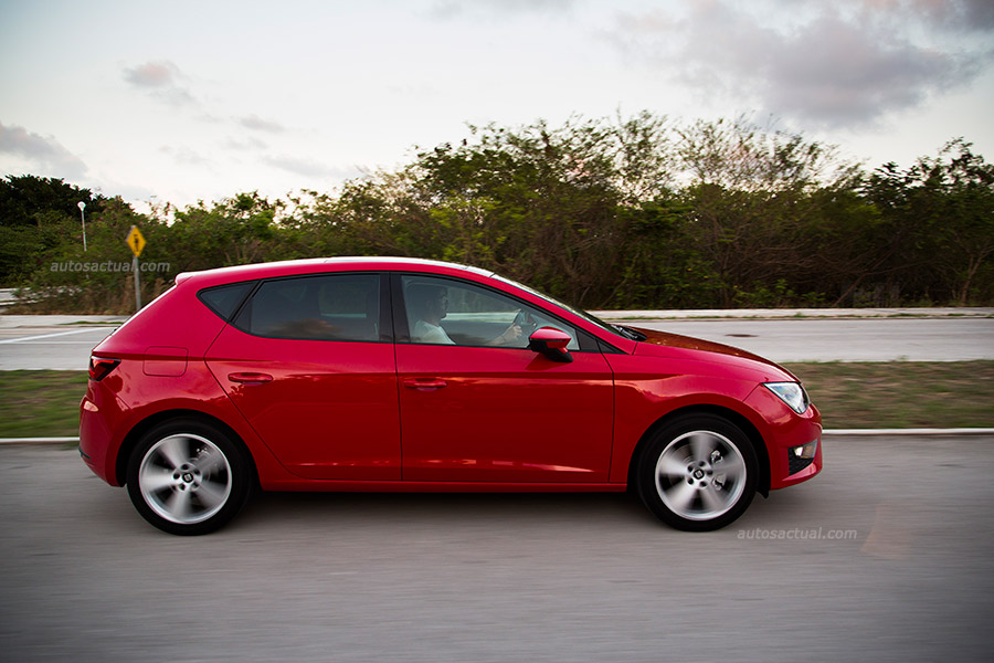 SEAT León 2014 en México de perfil