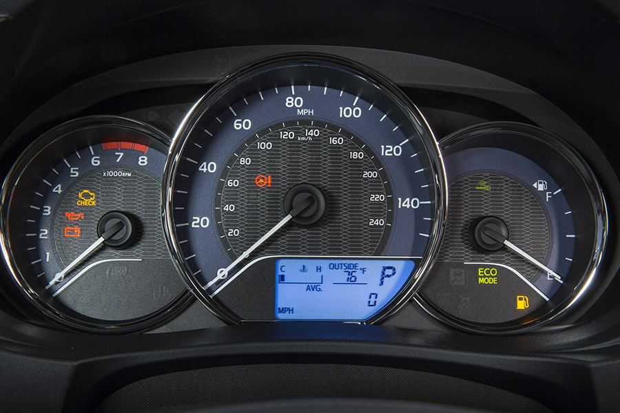 Nuevo Toyota Corolla 2014 sistema de navegación tacómetro