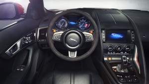 Jaguar F-TYPE 2014 en México interior volante logo Jaguar