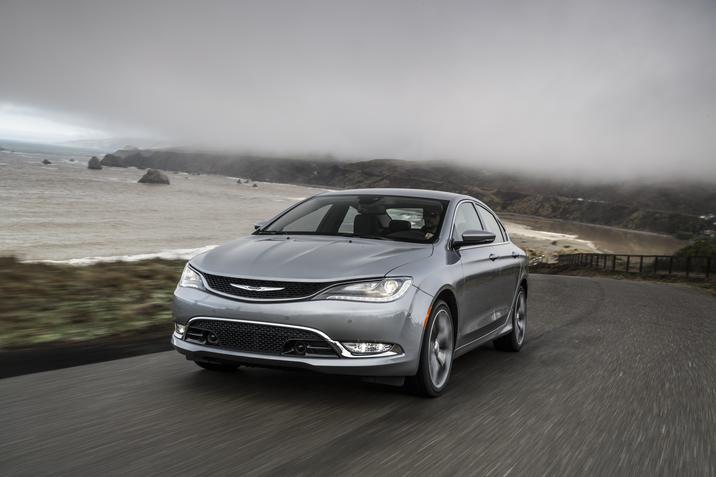 Chrysler 200 2015 en México color plata frente