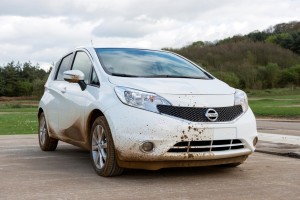 Nissan NOTE con pintura auto limpiable