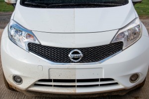 Nissan NOTE con pintura auto limpiable