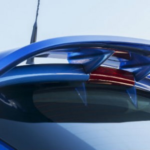 Opel Corsa OPC azul ópalo, spoiler