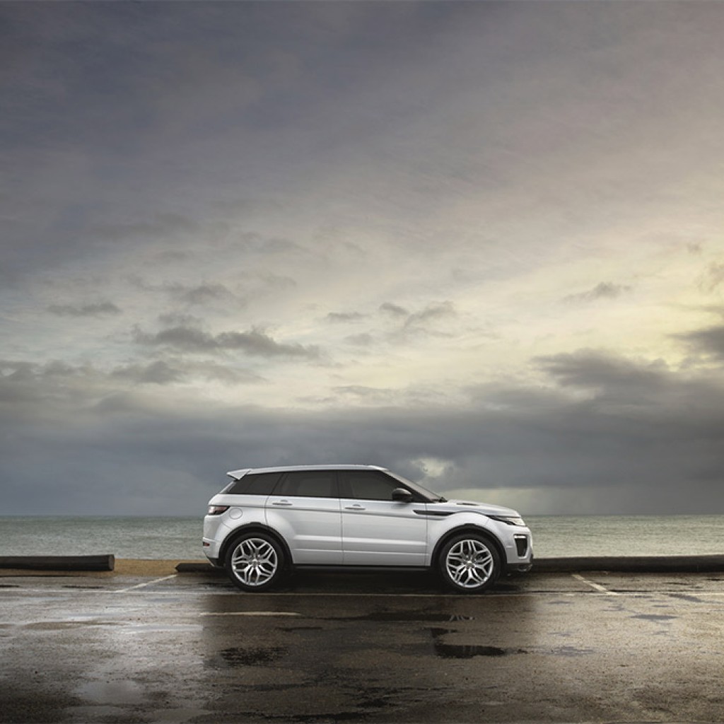 Range Rover Evoque 2016 de lado vista al mar