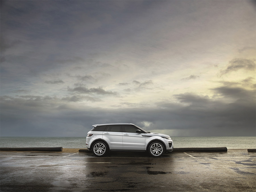 Range Rover Evoque 2016 de lado vista al mar