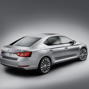 Skoda Superb parte lateral