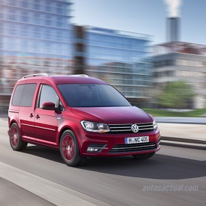 Volkswagen Nuevo Caddy 2016 color rojo en movimiento