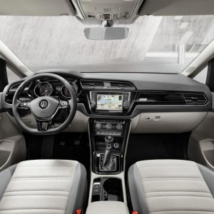 Volkswagen Touran 2016 interior asientos