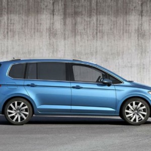 Volkswagen Touran 2016 lateral