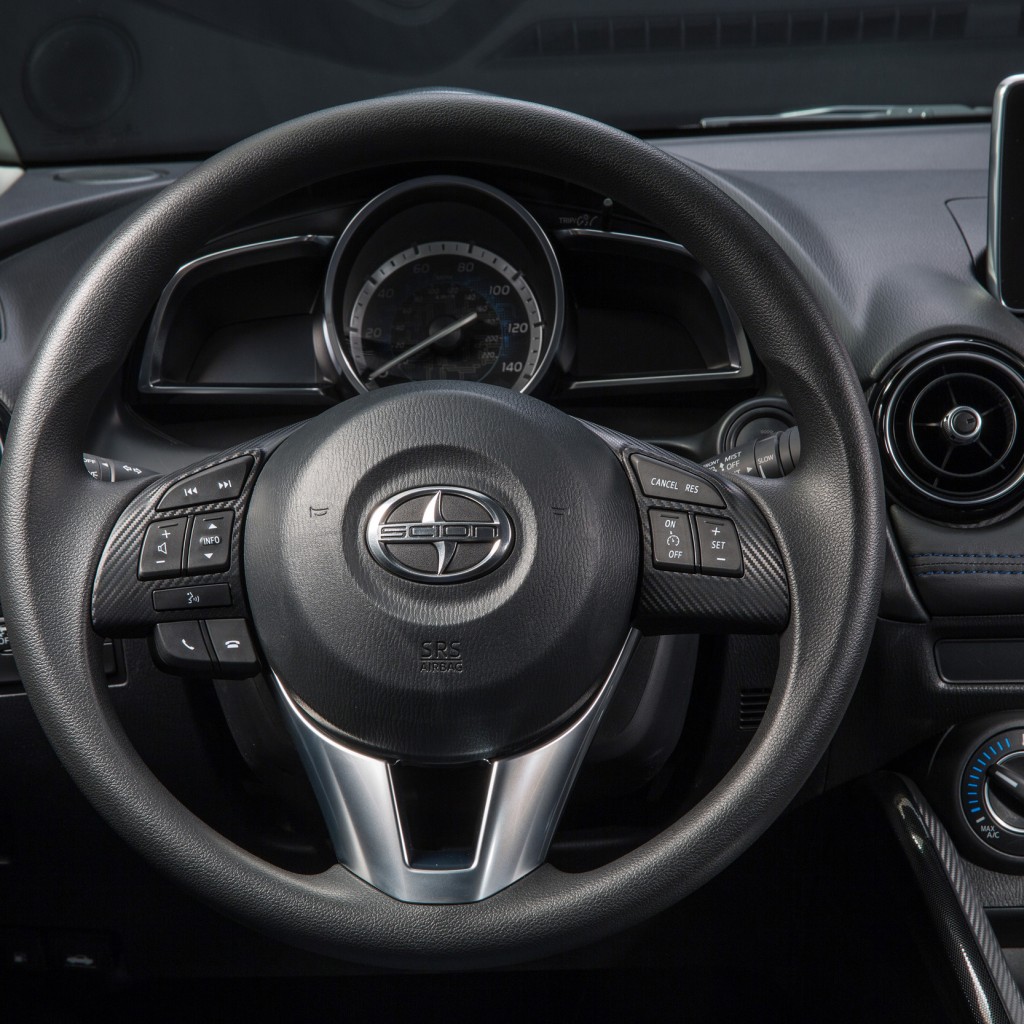 Toyota Scion iA 2016 volante