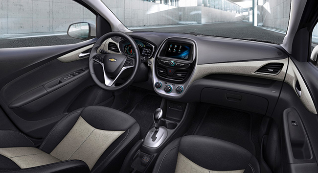 Chevrolet Spark 2016 México interior con pantalla compatible Apple CarPlay y Android Auto