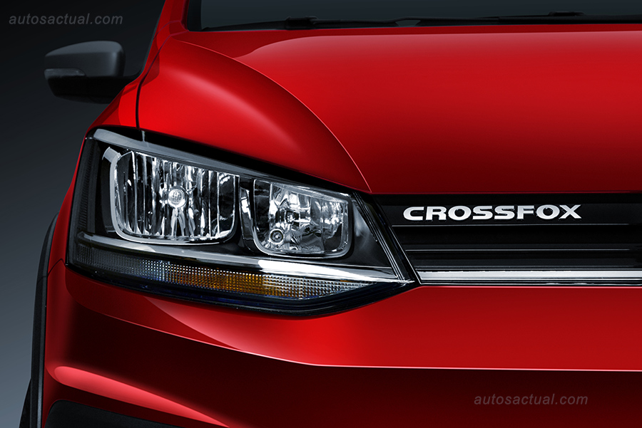 Nuevo Volkswagen CrossFox 2016 en México frente luces con logotipo