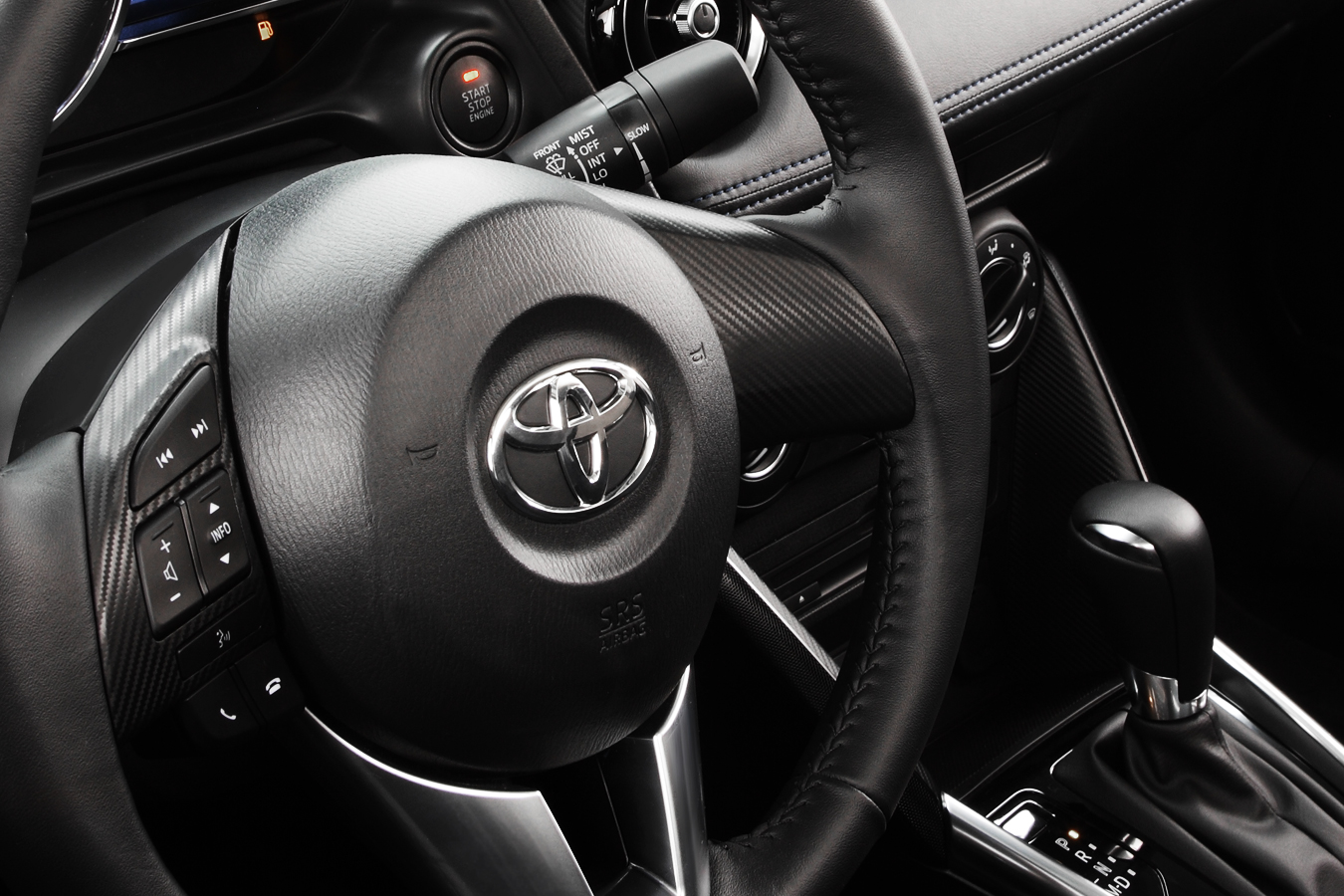 Toyota Yaris R 2016 volante