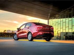 Kia Rio 2016 vista posterior