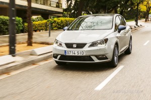 Seat Ibiza Connect 2016 México frente en calle