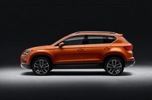 SEAT Ateca de lado color naranja