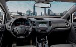 Kia Forte Hatchback 2017 en México interior con pantalla touch Android Auto