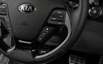 Kia Forte Hatchback 2017 en México control de audio en volante