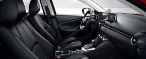 Mazda 2 2017 México interior pantalla Touch de 7 pulgadas y volante