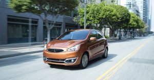 Mitsubishi Mirage 2017 en México color naranja en calle rodando