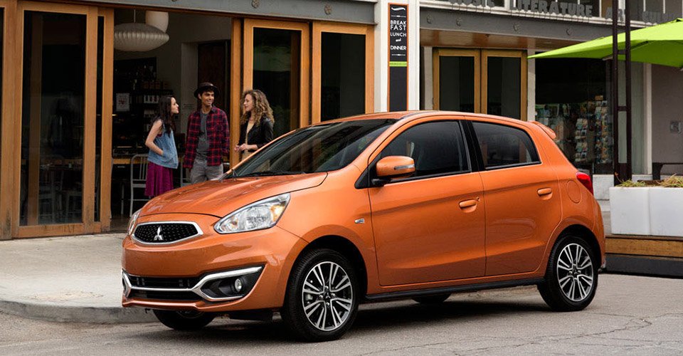 Mitsubishi Mirage 2017 en México color naranja en calle