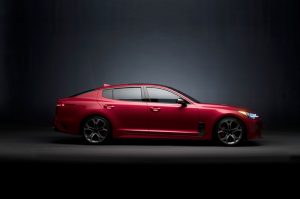 Kia Stinger 2018 de perfil