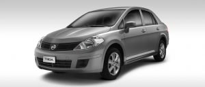 Nissan Tiida 2017 en México color plata