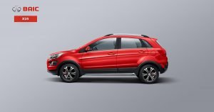 Baic X25 2017 en México color rojo de perfil