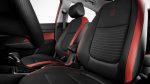 Hyundai Accent 2018 interior asientos bicolor rojo y negro