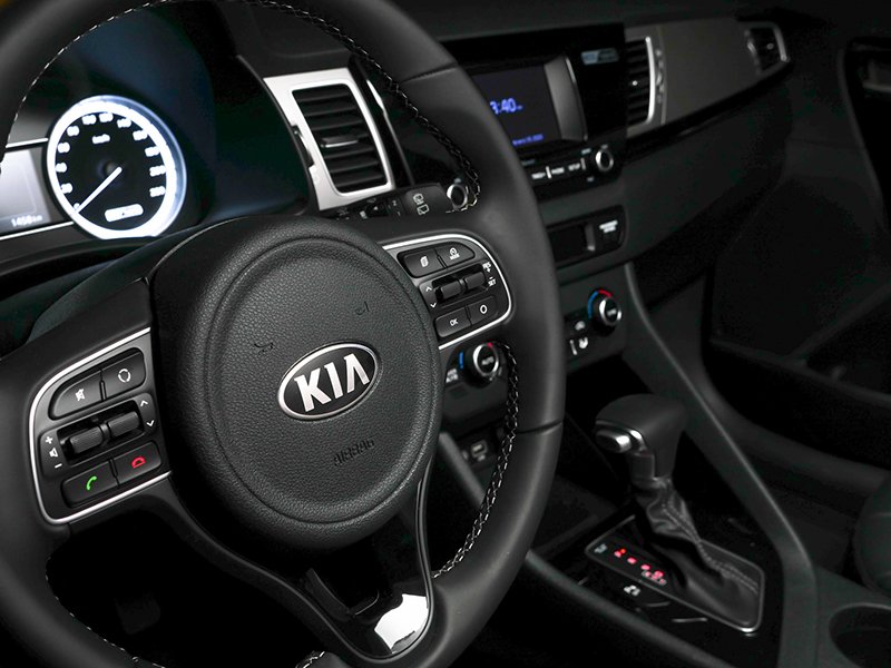 Kia Niro 2017 en México volante forrado en piel con controles