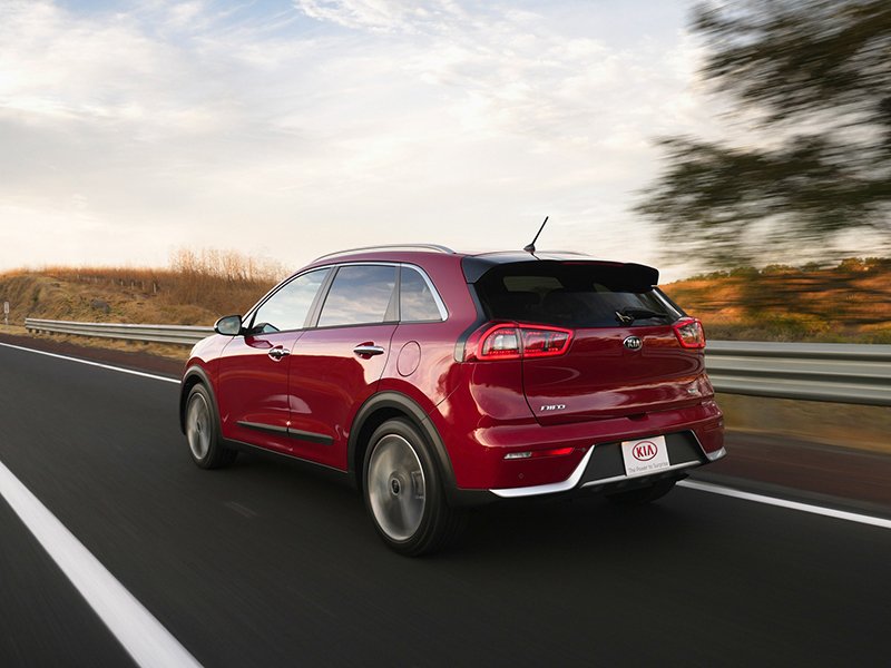 Kia Niro 2017 en México parte posterior en carretera